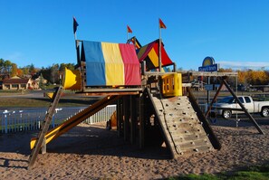 Area giochi per bambini (all'aperto)