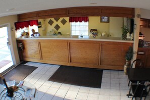 Lobby - Value Inn & Suites (Harlingen)