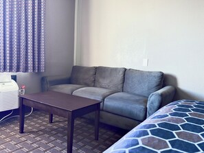 Standard Double Room, 2 Queen Beds | Living room