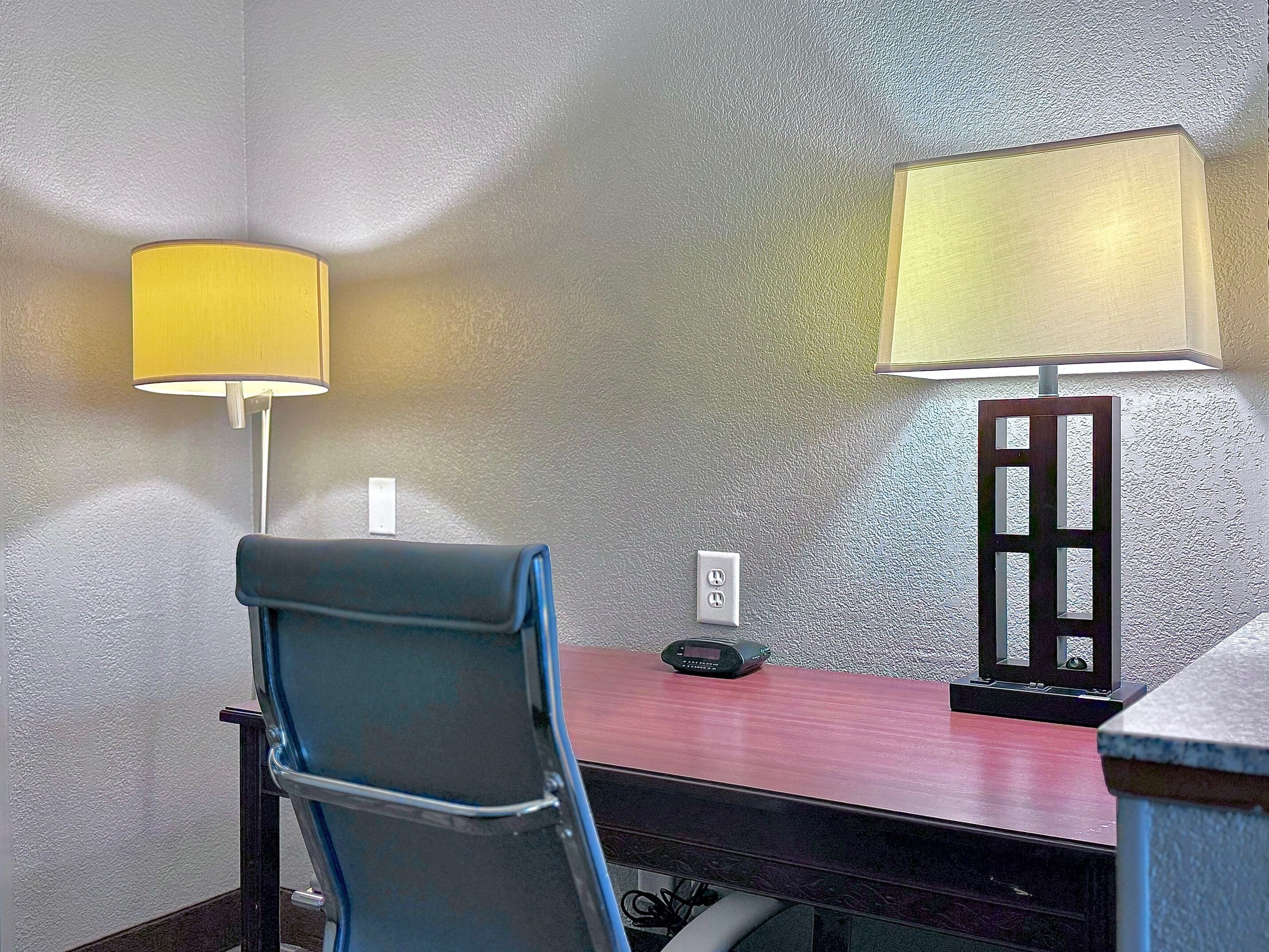 standard room, 1 king bed | 1 bedroom, individually decorated, desk, laptop workspace