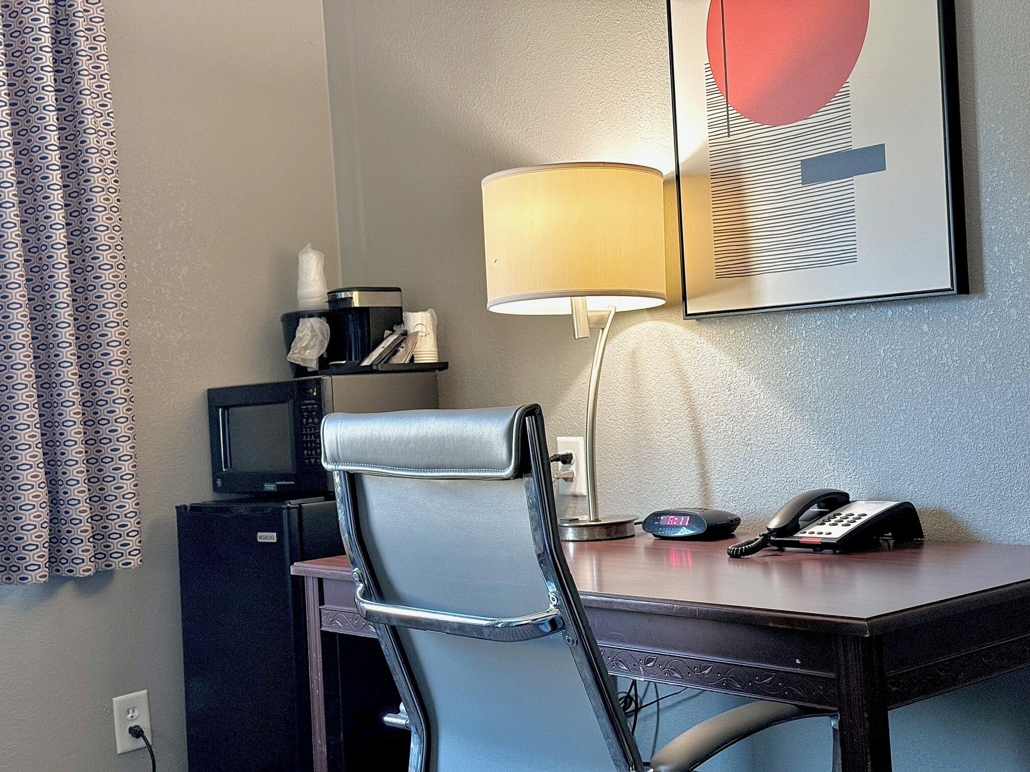 standard room, 1 king bed | microwave