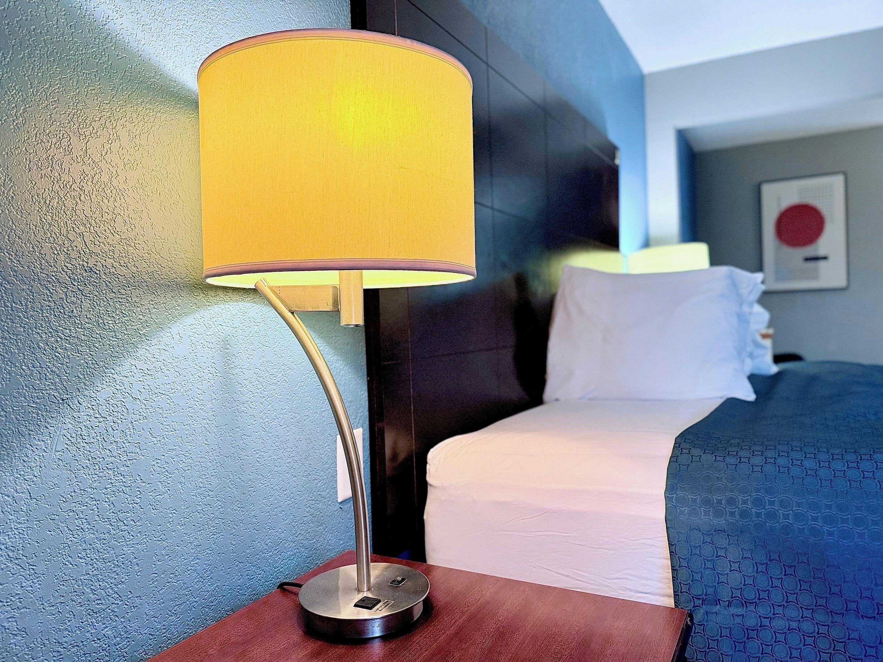 standard room, 1 king bed | 1 bedroom, individually decorated, desk, laptop workspace