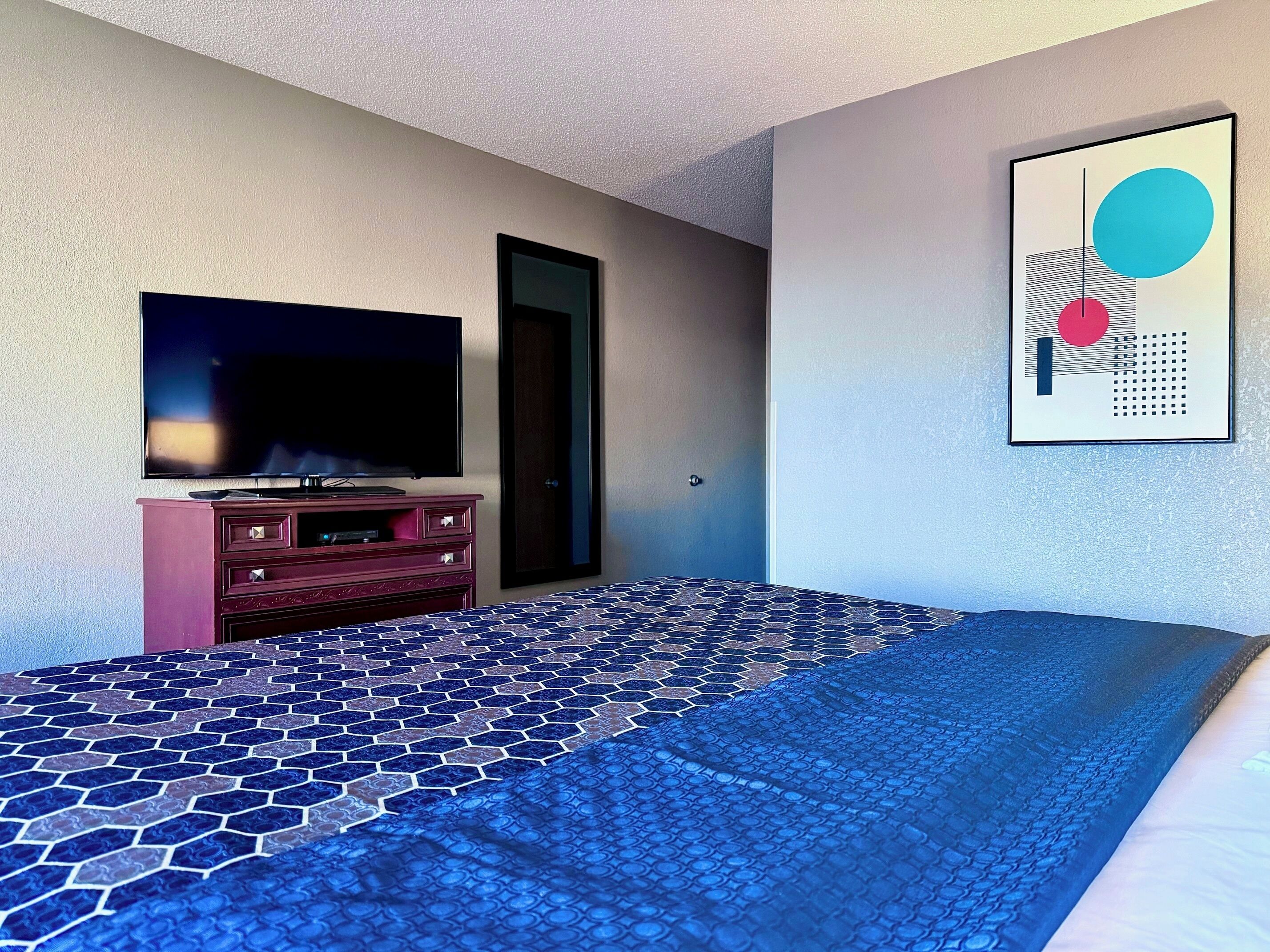 Habitación estándar, 1 cama King size | Decoración personalizada, escritorio y espacio para trabajar con laptop 