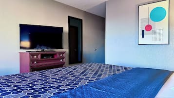 Habitación estándar, 1 cama King size | Decoración personalizada, escritorio y espacio para trabajar con laptop