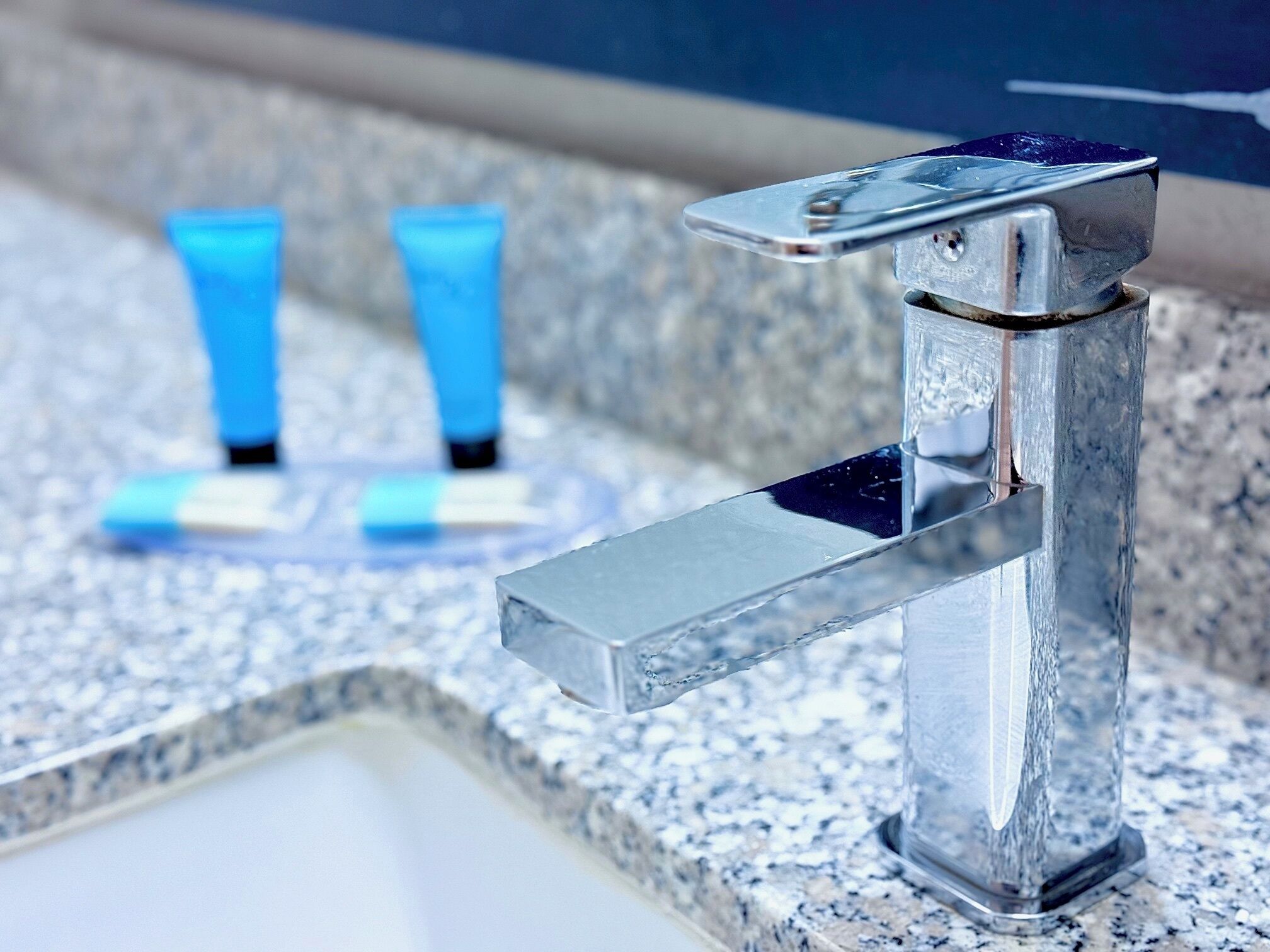 standard double room, 2 queen beds | bathroom sink