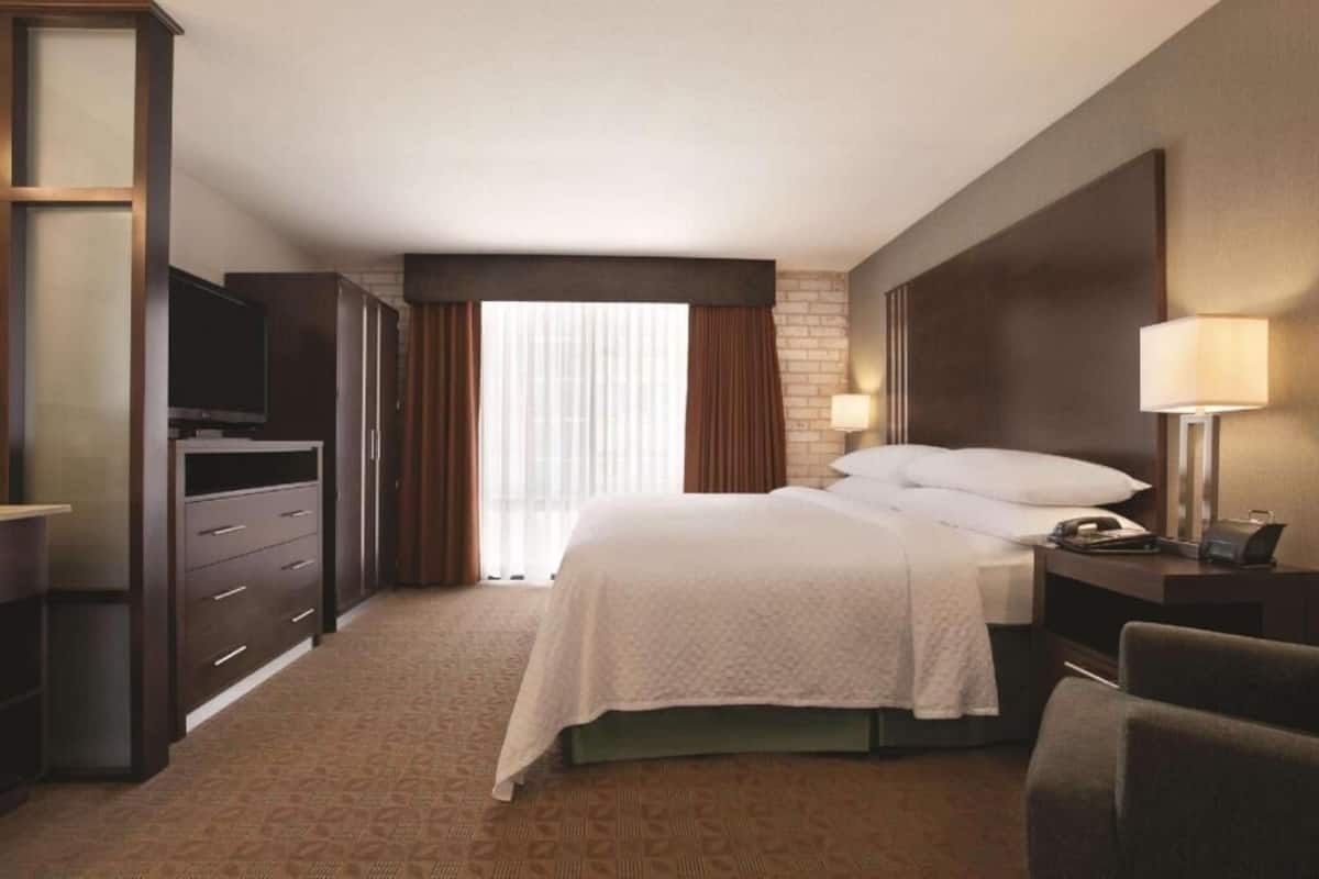 1 bedroom, in-room safe, desk, blackout curtains