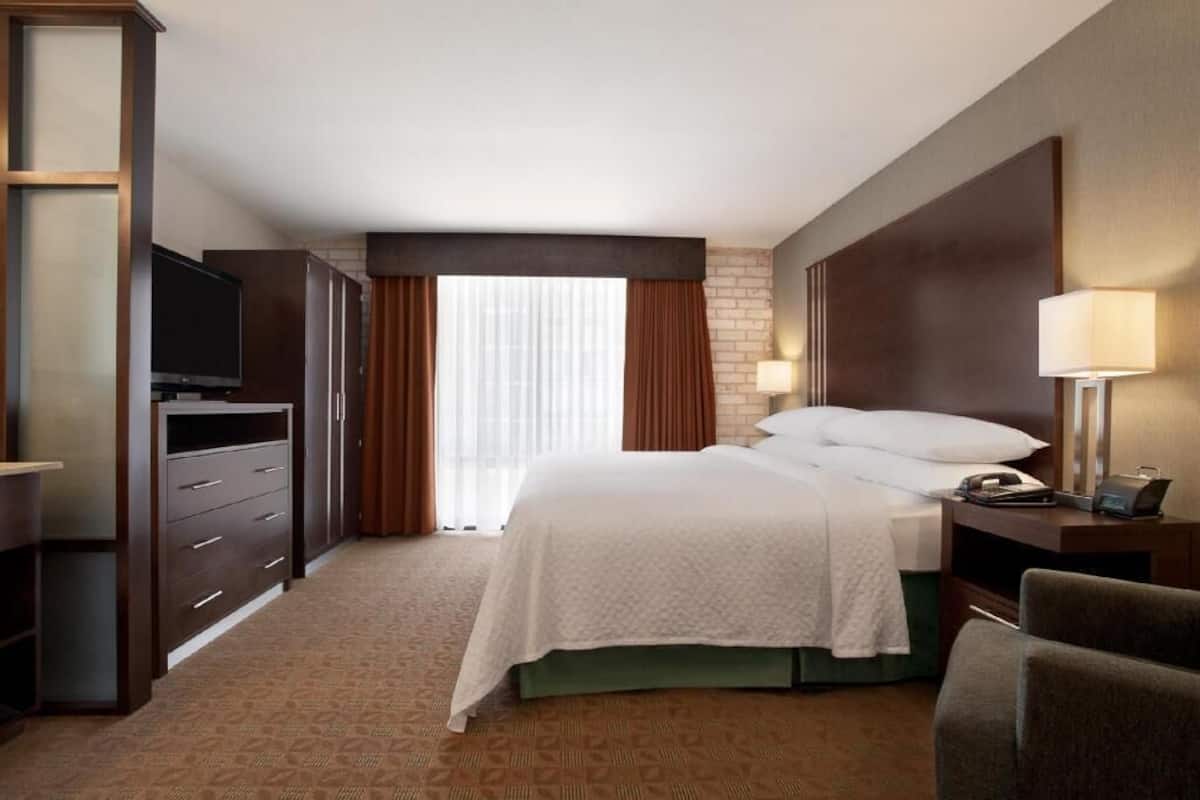 1 bedroom, in-room safe, desk, blackout curtains