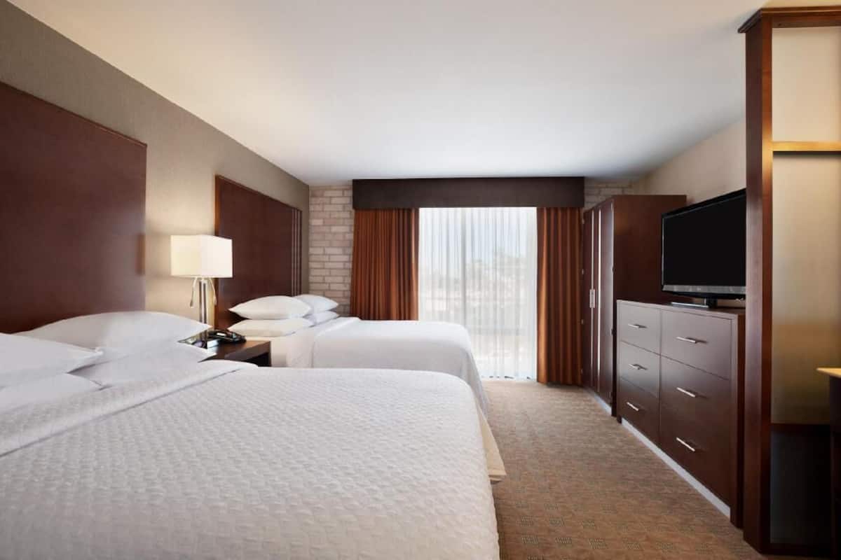 1 bedroom, in-room safe, desk, blackout curtains