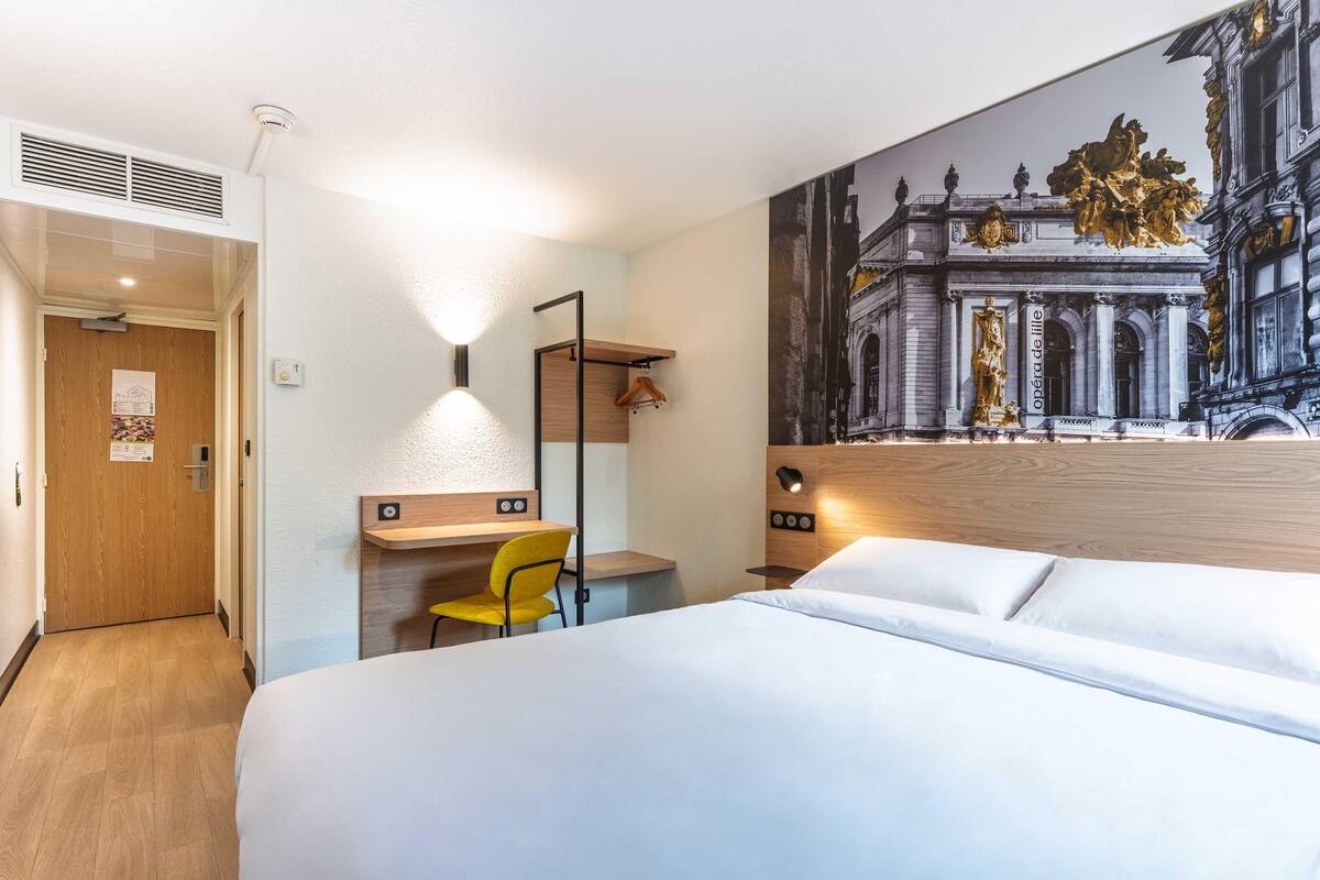 Standard Double Room, Non Smoking | Premium bedding, desk, soundproofing, iron/ironing board (on request)