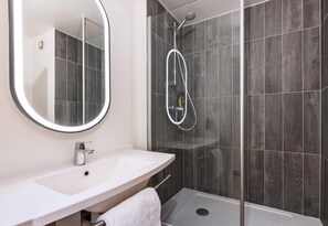 Amenidades de baño ecológicas, secadora de cabello, toallas 