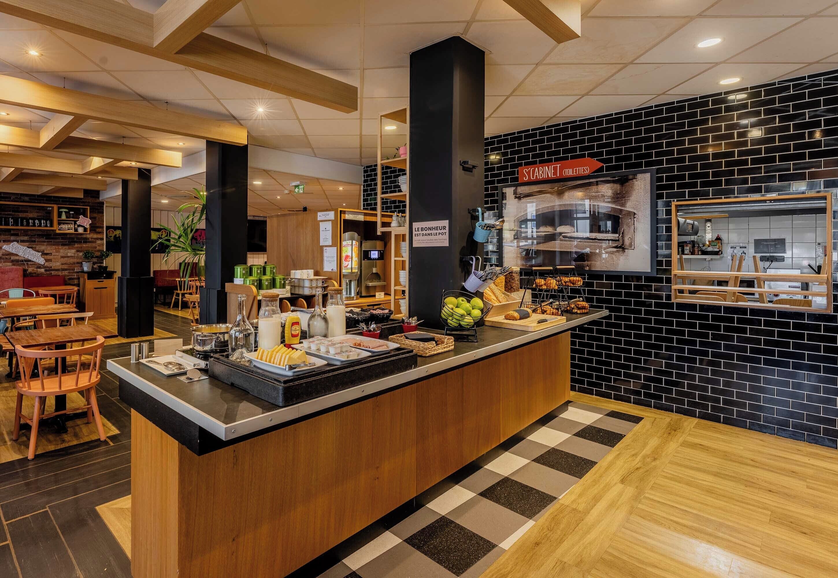 Päivittäinen buffetaamiainen maksusta