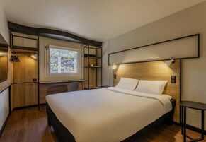 Ropa de cama de alta calidad, escritorio y sistema de insonorización 