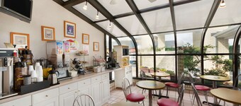 Super 8 by Wyndham Lancaster