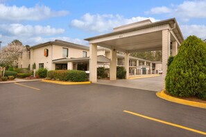 Exterior - Super 8 by Wyndham Lancaster (Lancaster)