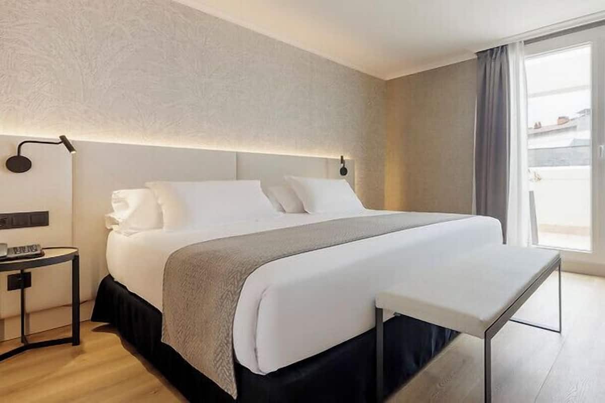 Minibar, in-room safe, desk, blackout drapes