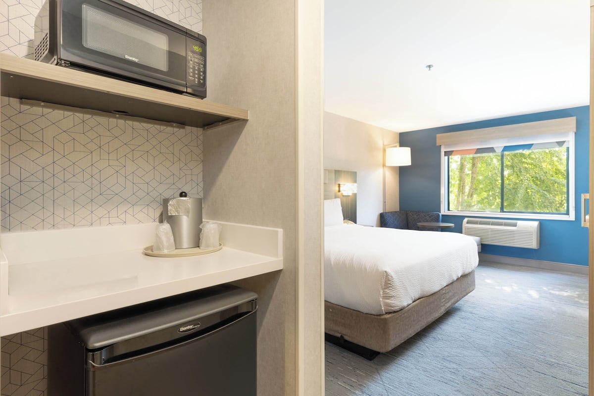 Standard Room, 1 King Bed