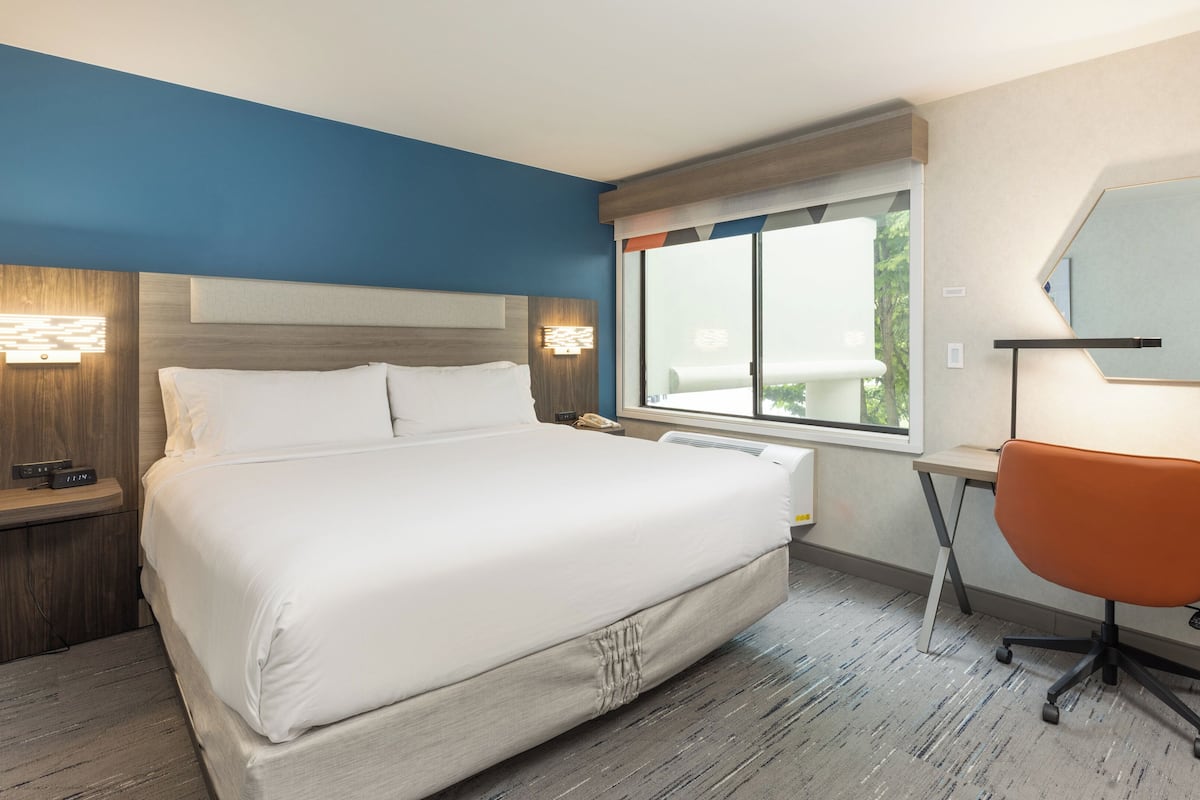 Suite, 1 cama King size, tina para personas con discapacidad (Communications) | Ropa de cama de alta calidad y camas con pillow-top