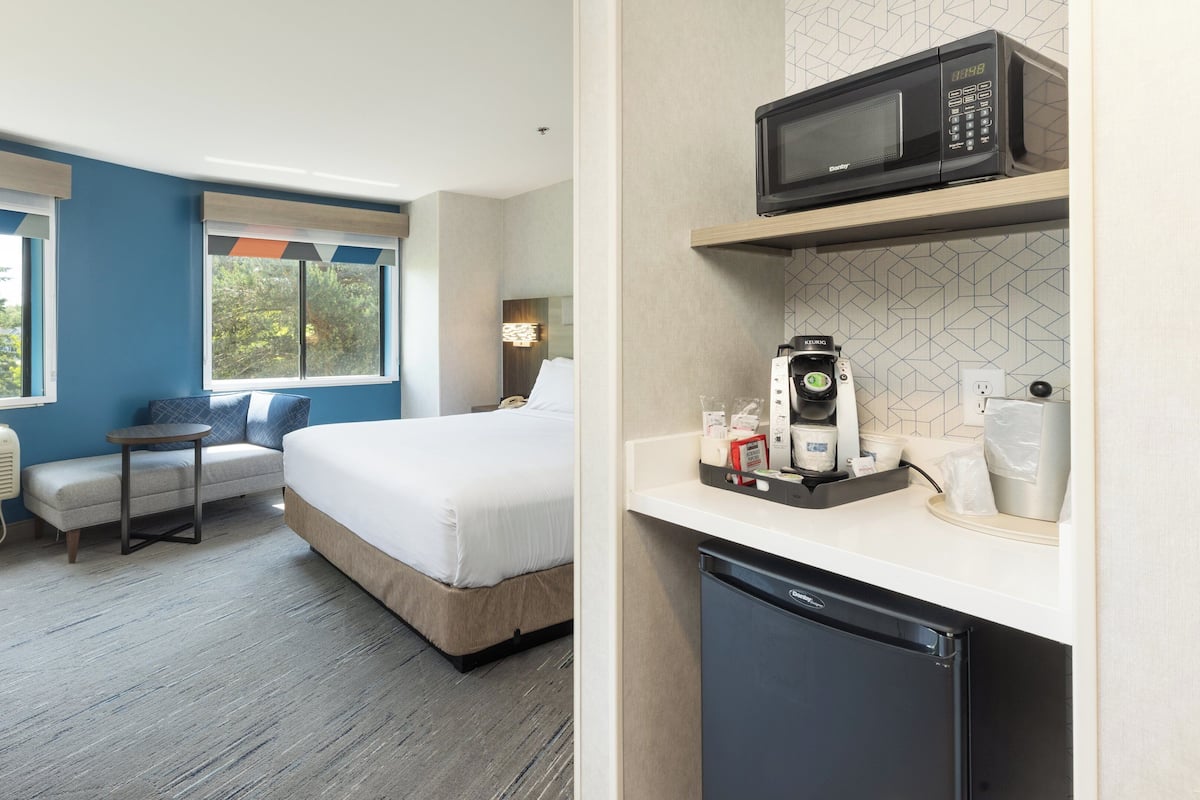 Standard Room, 1 King Bed (Extra Floor Space)