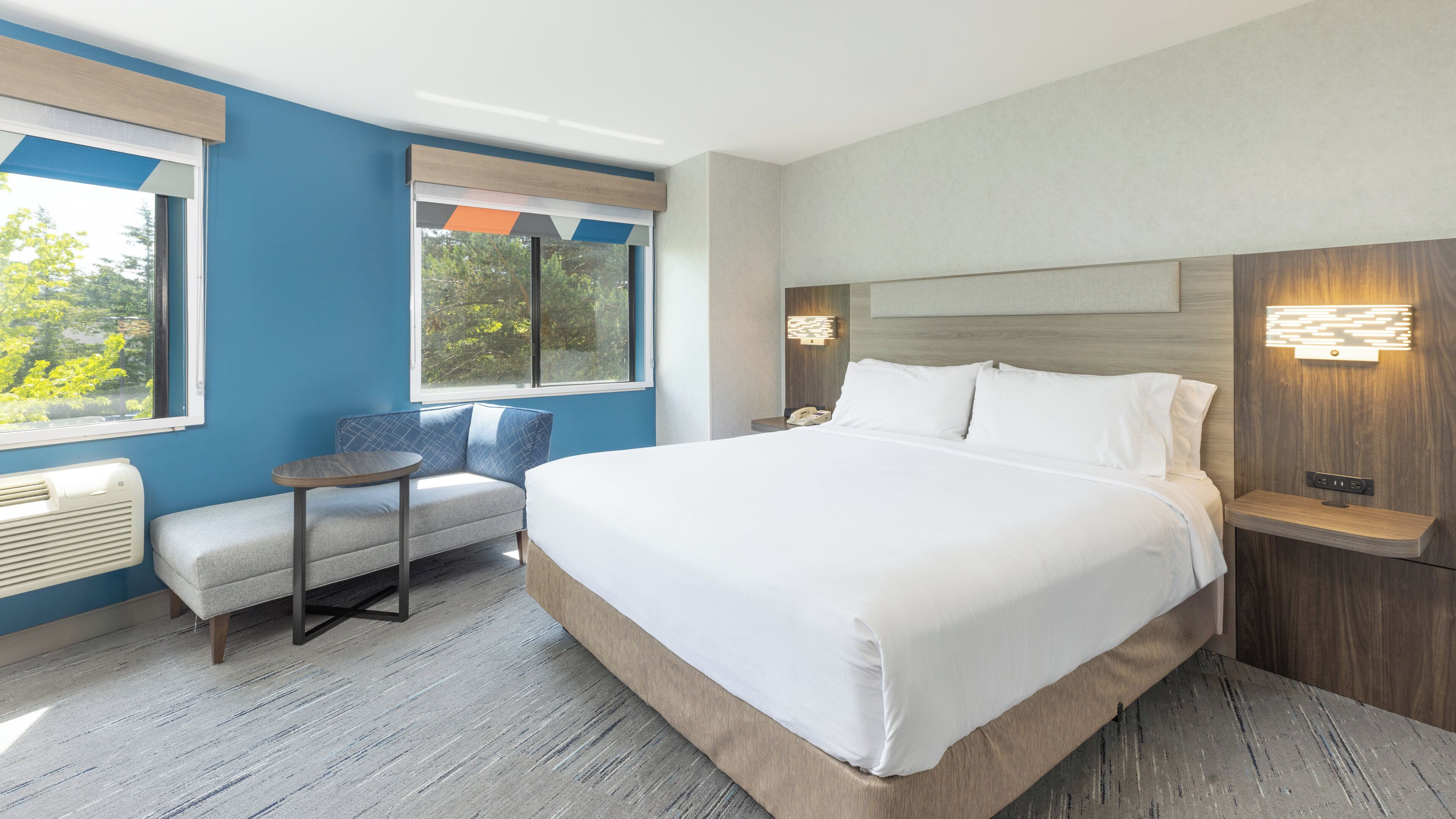 أغطية فراش متميزة وأسرّة بطبقة علوية مريحة وبديكورات فريدة لكل غرفة