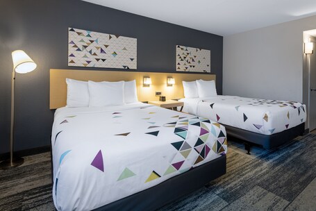 Baymont by Wyndham White Plains Elmsford - Image 30