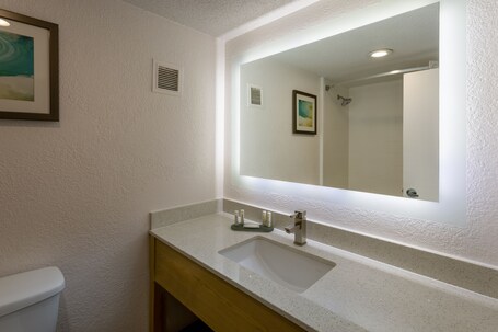 Baymont by Wyndham White Plains Elmsford - Image 20