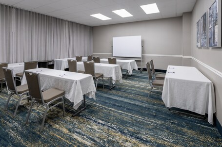 Baymont by Wyndham White Plains Elmsford - Image 24