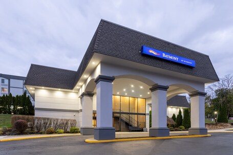 Baymont by Wyndham White Plains Elmsford - Image 4