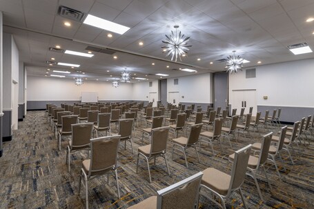 Baymont by Wyndham White Plains Elmsford - Image 25