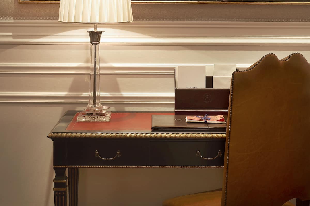 Premium bedding, down comforters, minibar, in-room safe