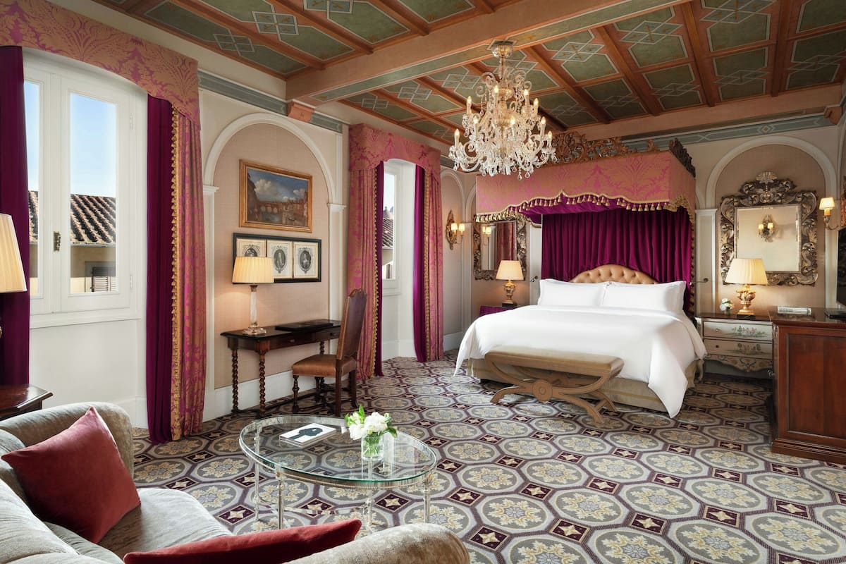 Premium Room, 1 King Bed | Premium bedding, down comforters, minibar, in-room safe