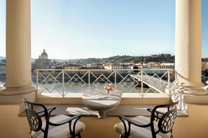 Suite Royal, 1 cama King size, para no fumadores, vista al río (Balcony) | Ropa de cama de alta calidad, edredón y minibar 