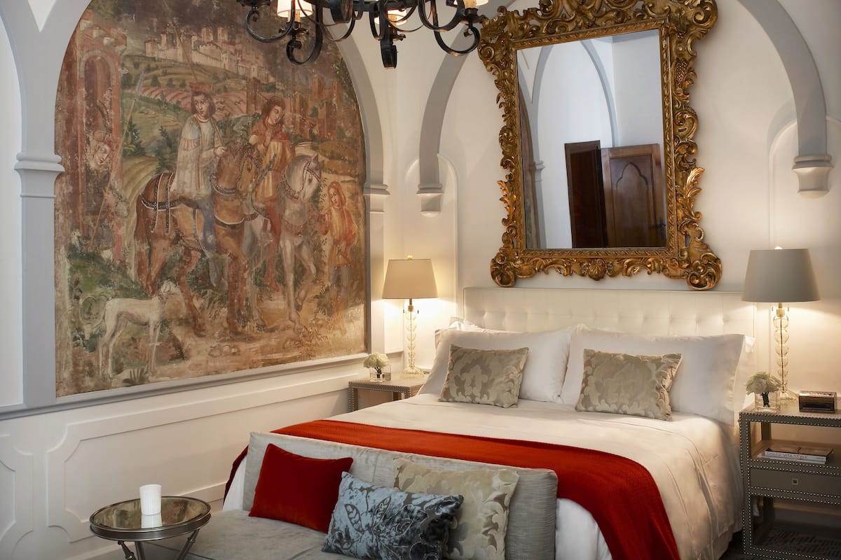 Premium bedding, down comforters, minibar, in-room safe