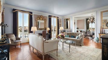 Suíte presidencial, 1 cama King, terraço, vista para o rio | Sala de estar | TV de tela plana, DVD player