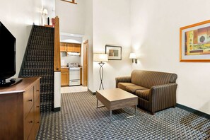 1 Schlafzimmer, hochwertige Bettwaren, Schreibtisch