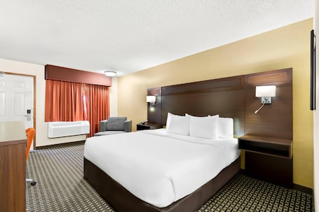 Ropa de cama de alta calidad, mobiliario individual, escritorio. Quality Inn Mount Vernon