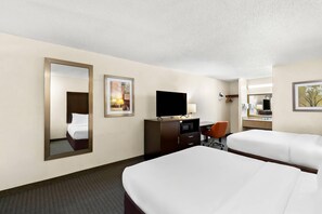 Premium bedding, individually furnished, desk, laptop workspace - Quality Inn Mount Vernon (Mount Vernon)