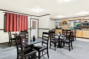 Desayuno completo incluido todos los días 