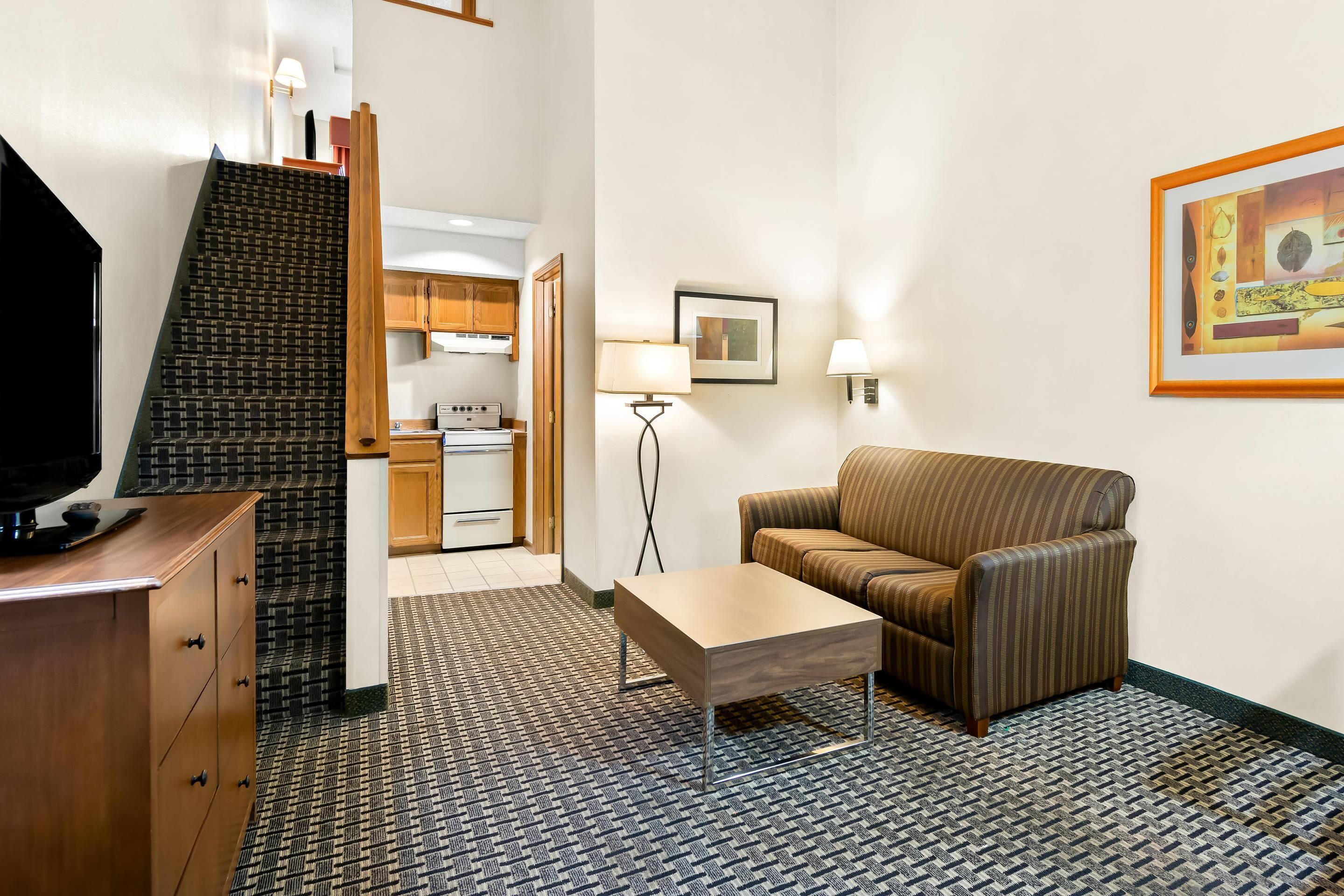 Premium bedding, desk, rollaway beds, free WiFi