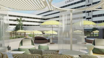 Piscine extérieure (ouverte en saison), cabanons gratuits