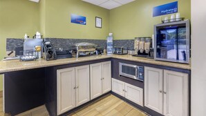 A modern kitchen with a juice bar, self-service coffee station, and a microwave. - Best Western Fairwinds Inn (Cullman)