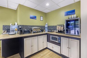 Desayuno continental gratuito y diario