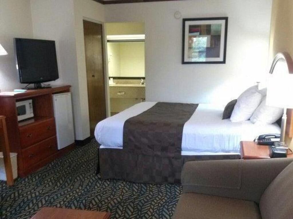 Pillowtop beds, desk, laptop workspace, iron/ironing board