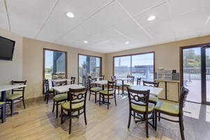 Desayuno continental gratuito y diario