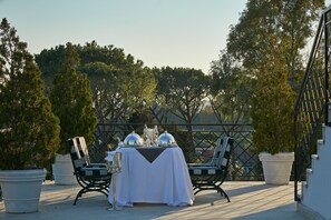 Suite panoramique, terrasse, vue sur le parc | Terrasse/patio