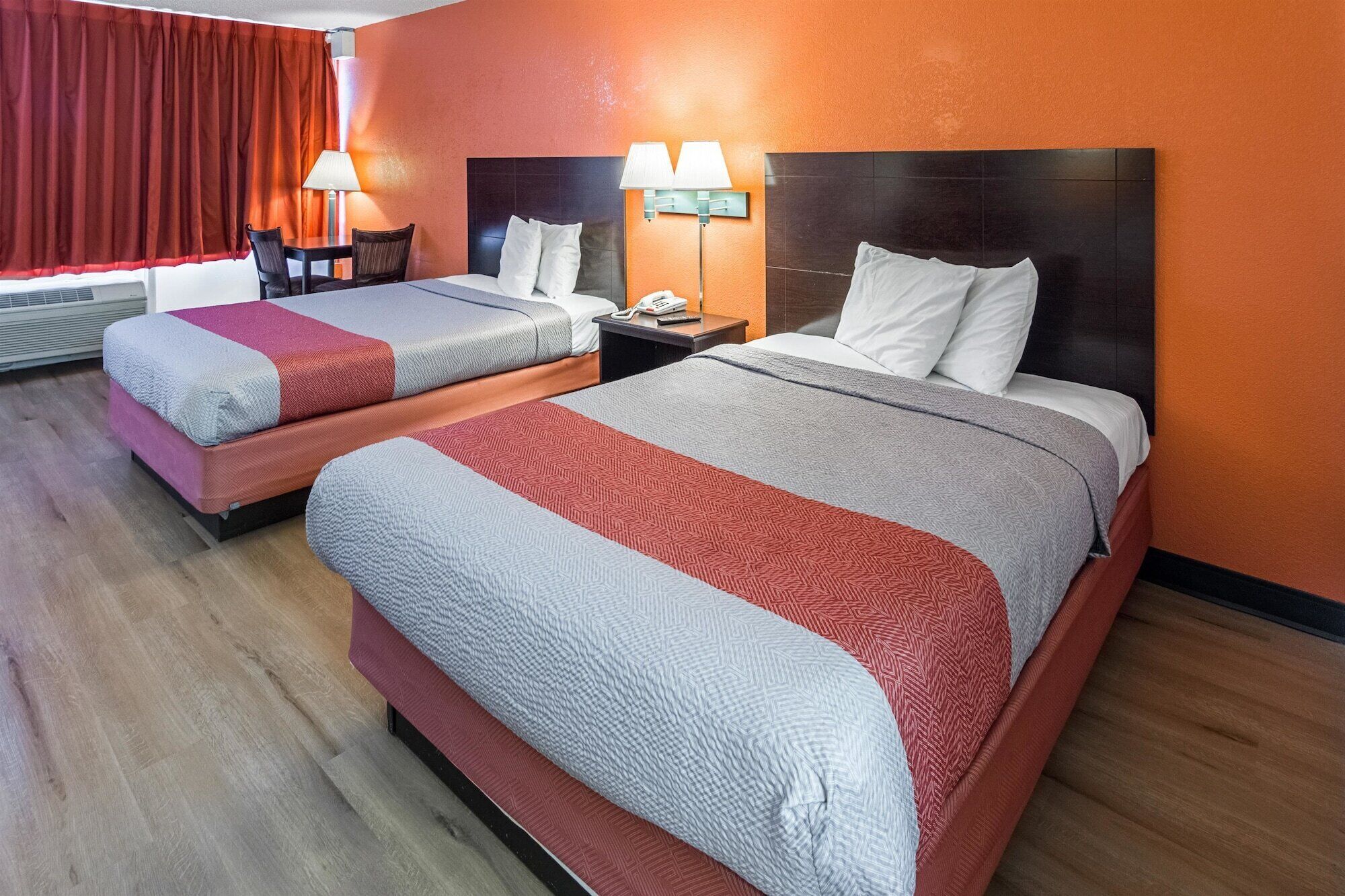 Cortinas blackout, cunas, camas extra y wifi gratis 