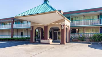 Vista frontal de la propiedad