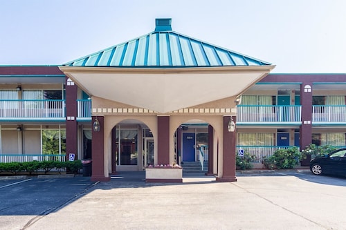 Motel 6 Groton, CT—Casinos Nearby