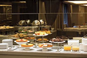 Daily buffet breakfast (EUR 15 per person)
