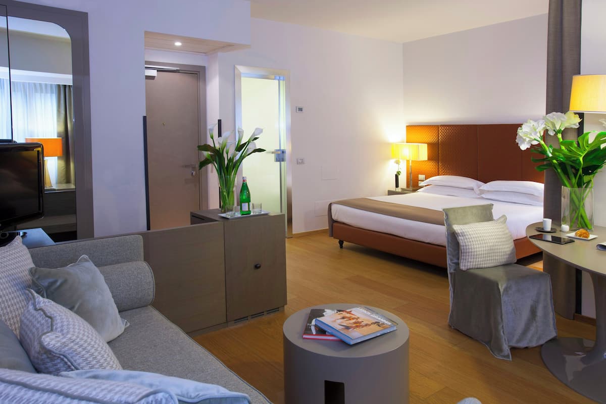 Junior Suite | Premium bedding, minibar, in-room safe, desk