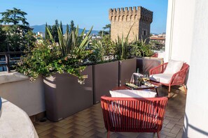 Deluxe Double Room, Terrace | Room amenity